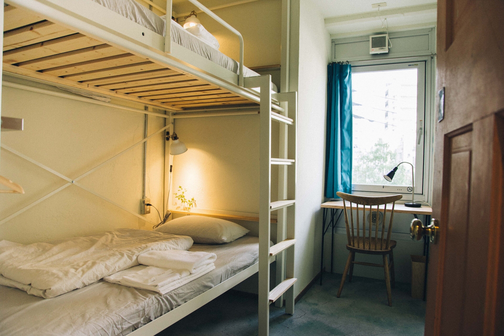 ECONOMY, TWIN BEDS