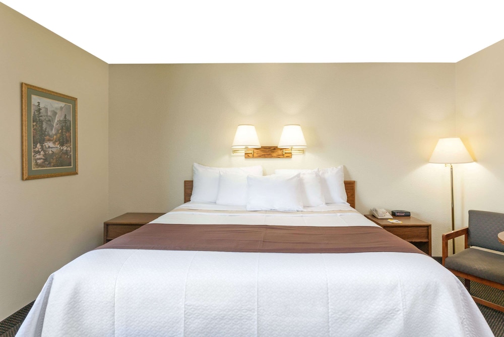 Days Inn by Wyndham Missoula Airport 8/15