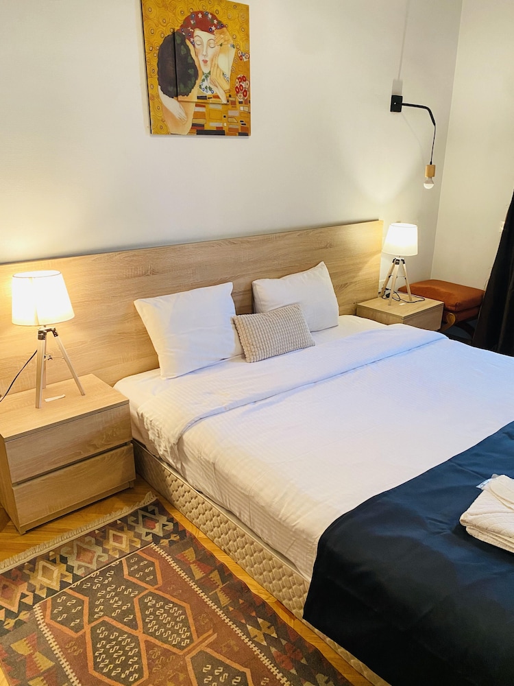 STANDARD, DOUBLE OR TWIN BED, BALCONY