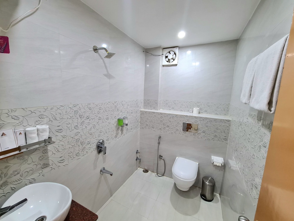 Amritara Sun Inn, Phata 37/40