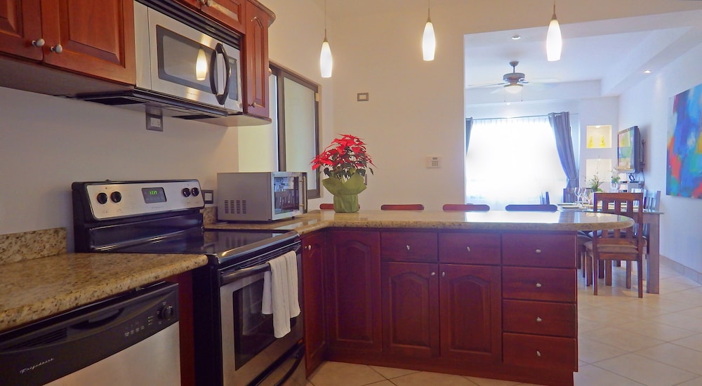 The Oaks Tamarindo Condominiums 12/67