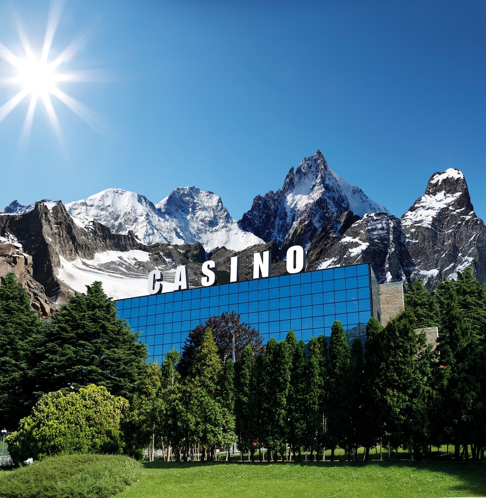 PARC HOTEL BILLIA 30/33