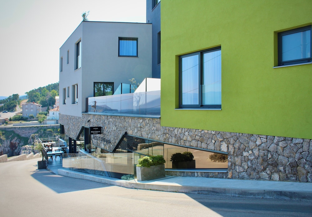 HOTEL VINOTEL GOSPOJA 66/69
