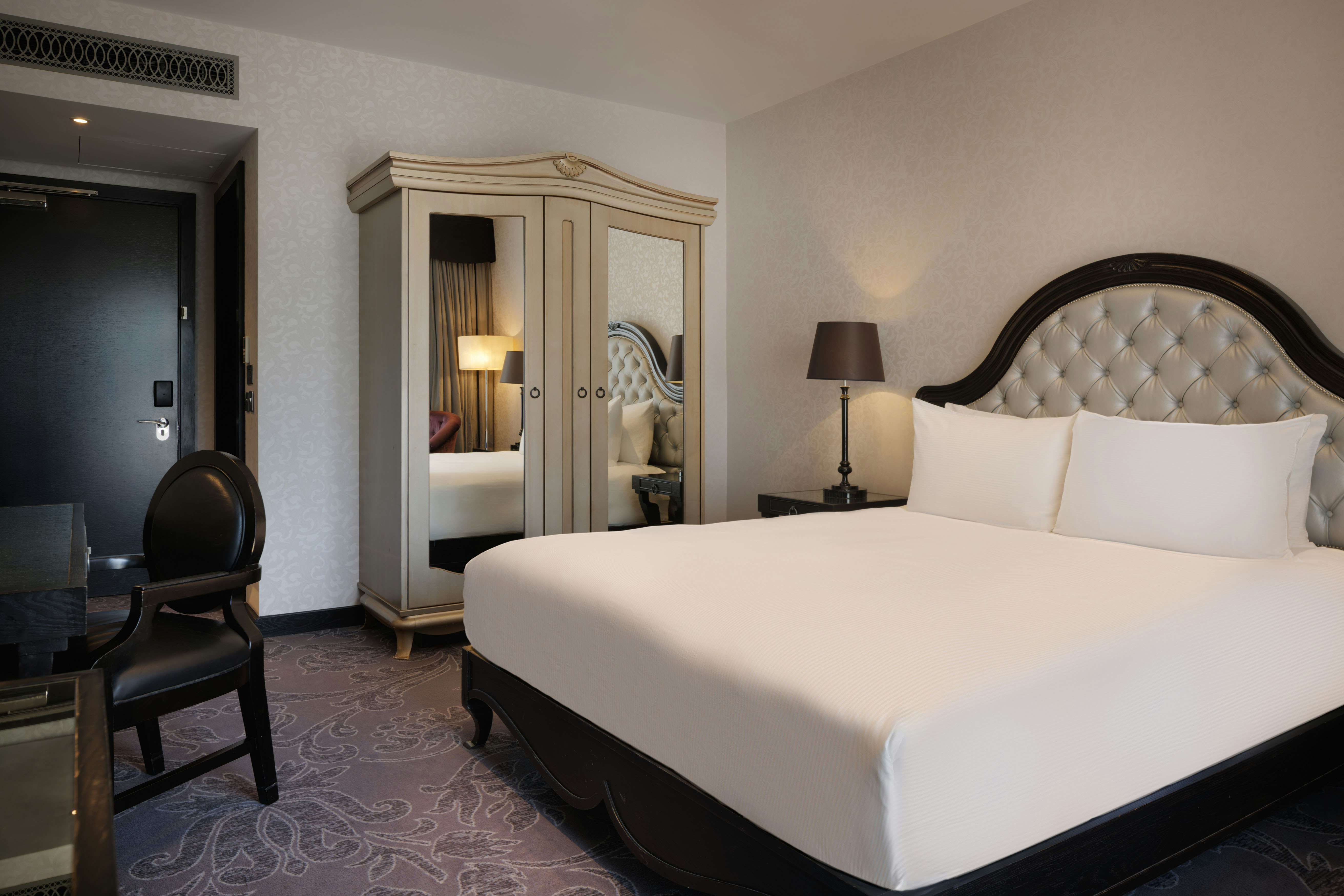 GUEST ROOM, QUEEN BED