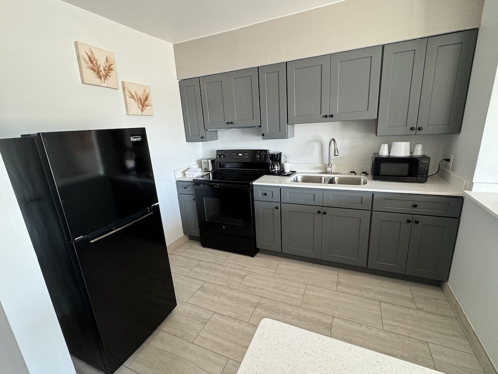 Studio6 Englewood, FL 28/61