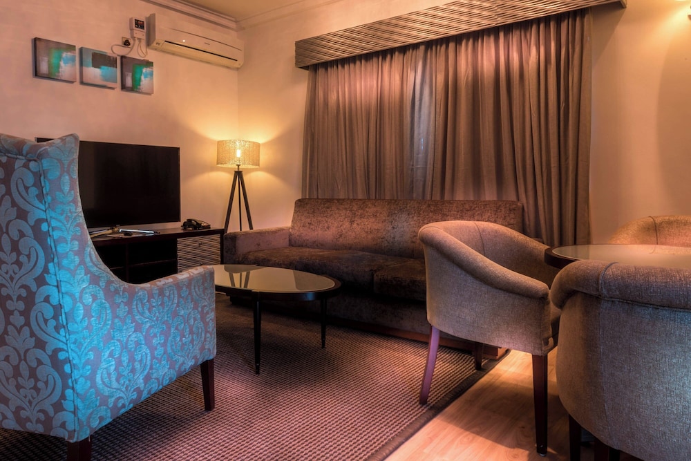 Protea Hotel By Marriott Lagos Kuramo Waters 48/71