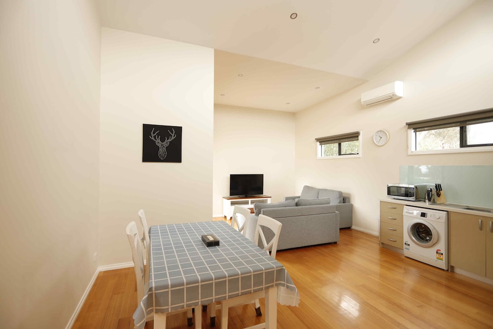 Apollo Bay Seal Apartments 11/33