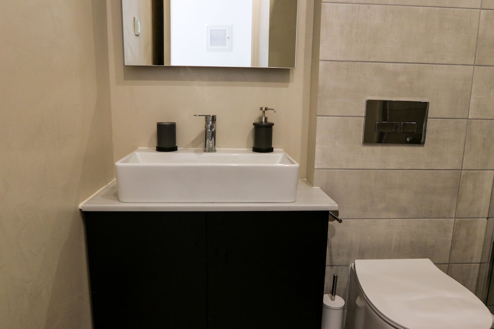 V36 Suites 18/20