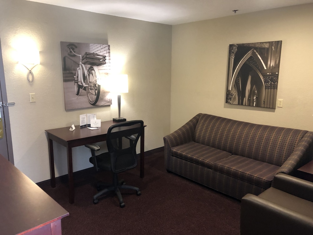 Ivy Court Inn And Suites 46/49