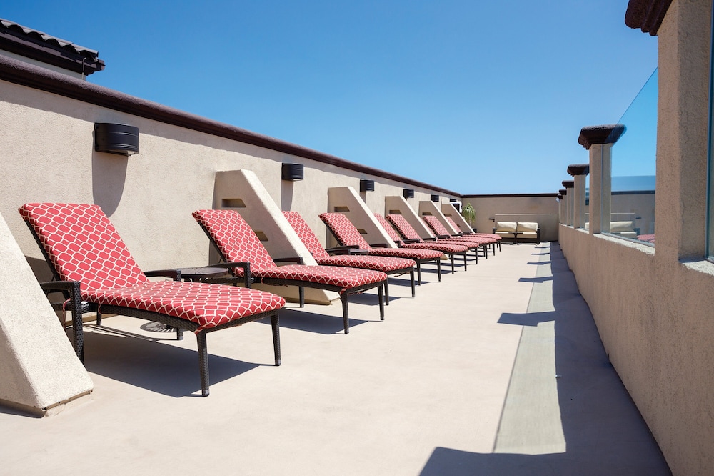 Peacock Suites 9/47