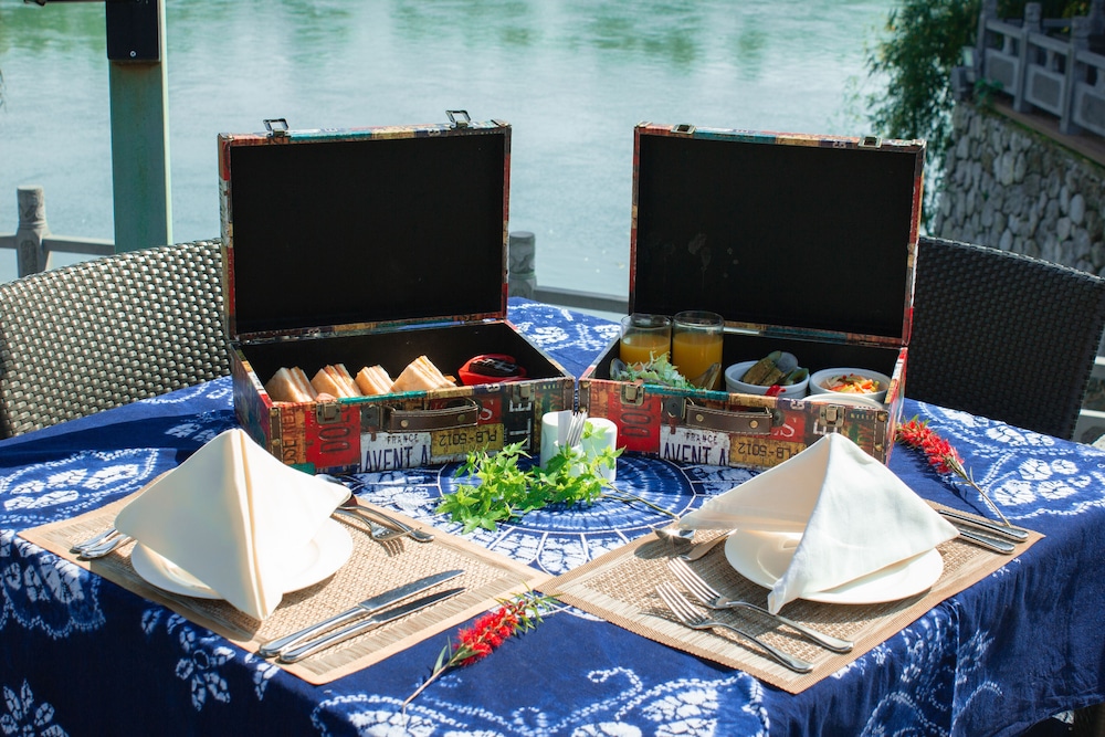 Banyan Tree Yangshuo 38/50