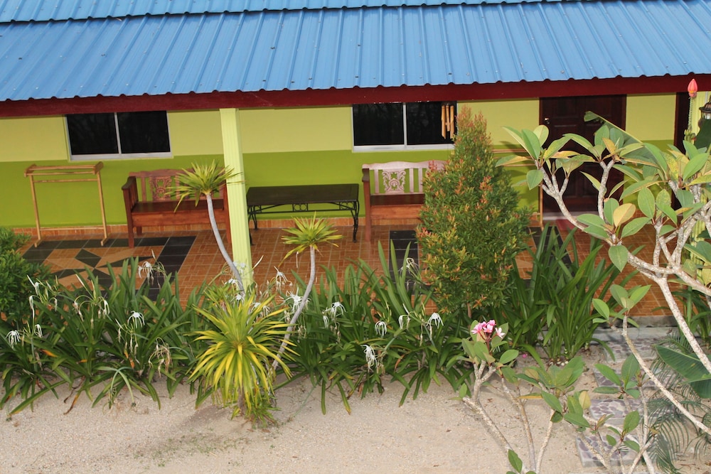 Tanjung Puteri Motel 6/41