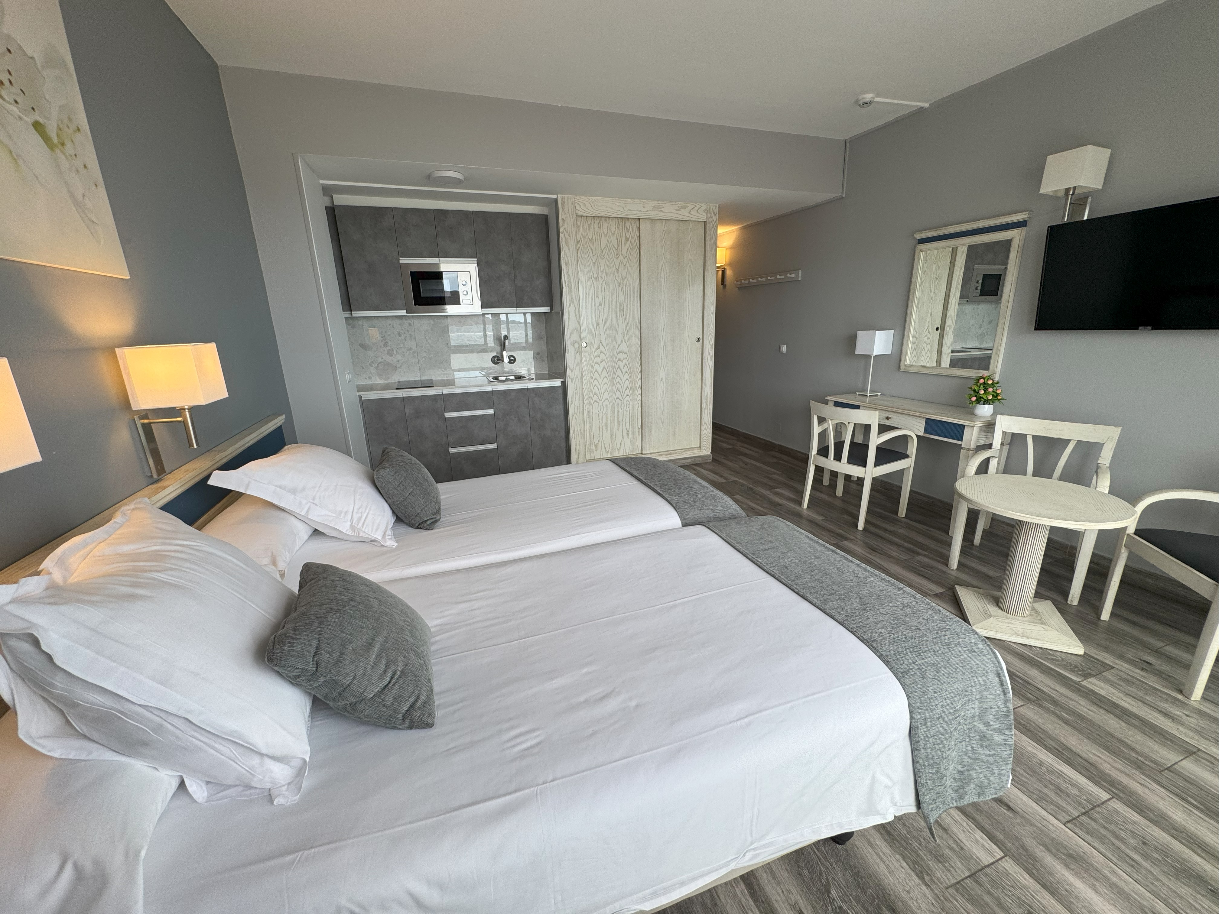 STUDIO SINGLE USE SEA VIEW
