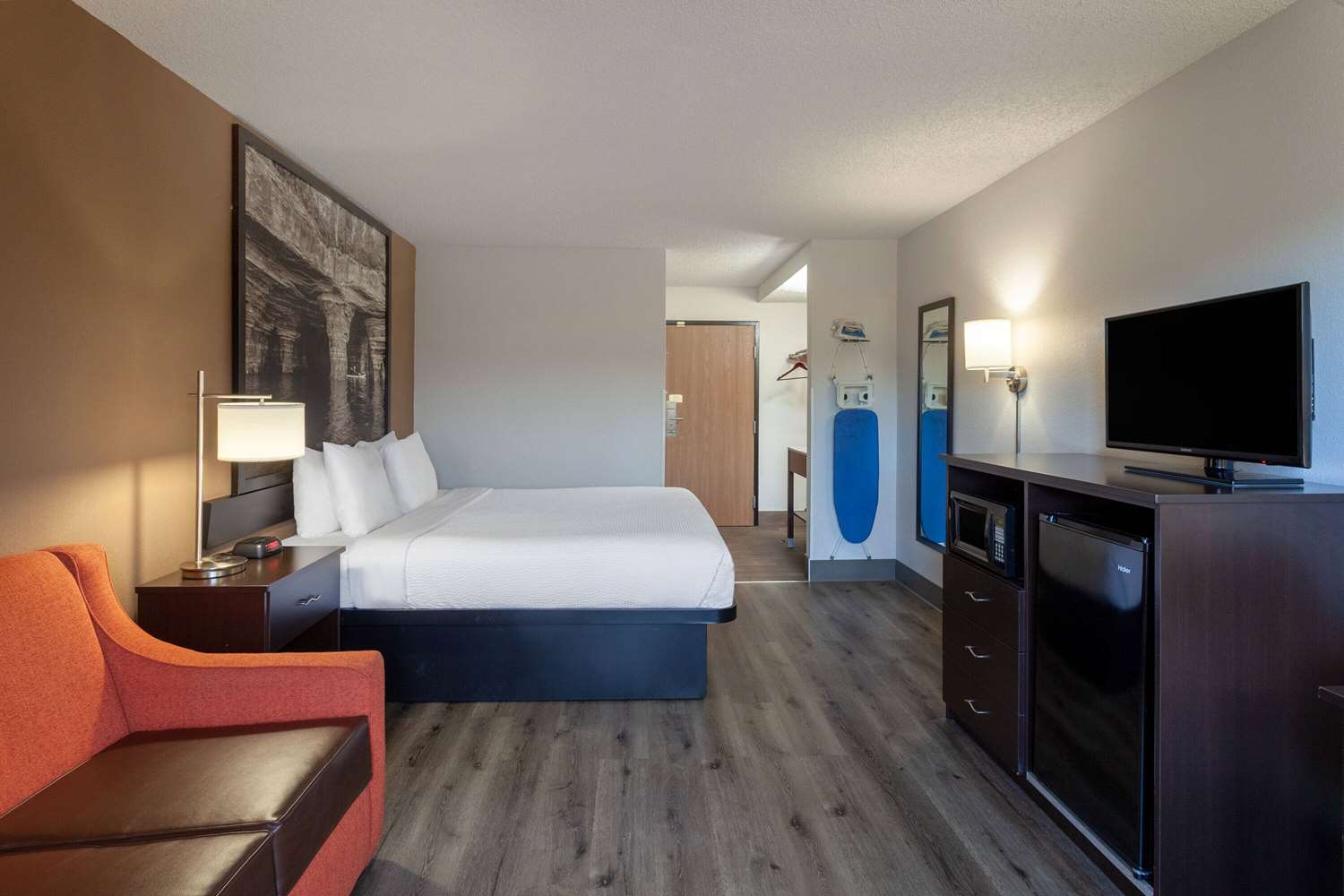 Super 8 by Wyndham Wausau 22/55