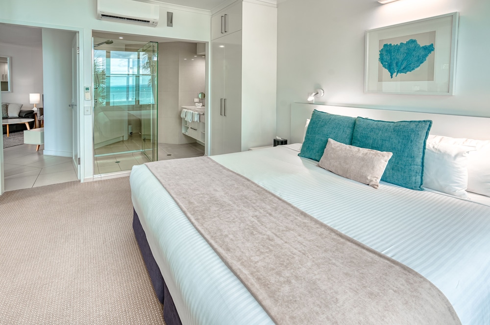 1 BEDROOM, SPA, BEACH FRONT