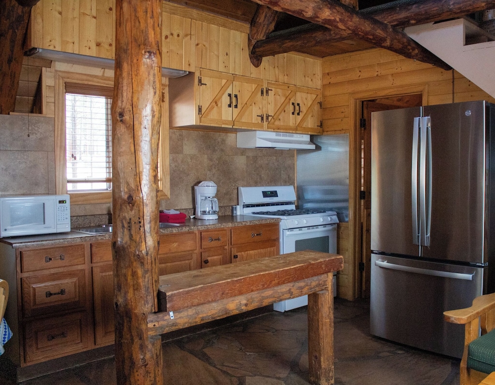 Arizona Mountain Inn and Cabins 40/50
