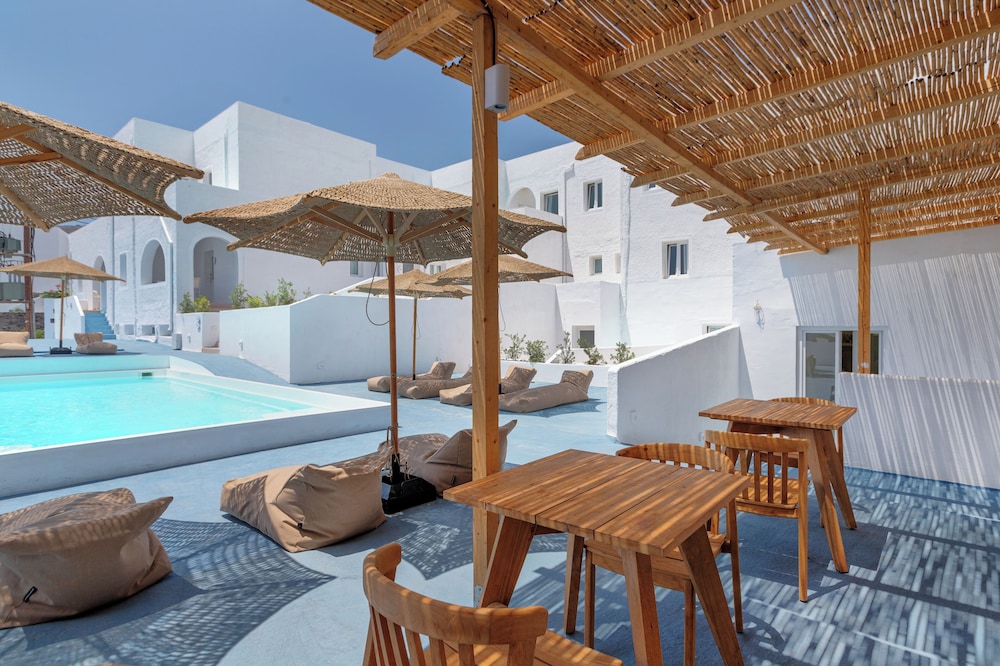 Voca Hotel & Suites 24/40
