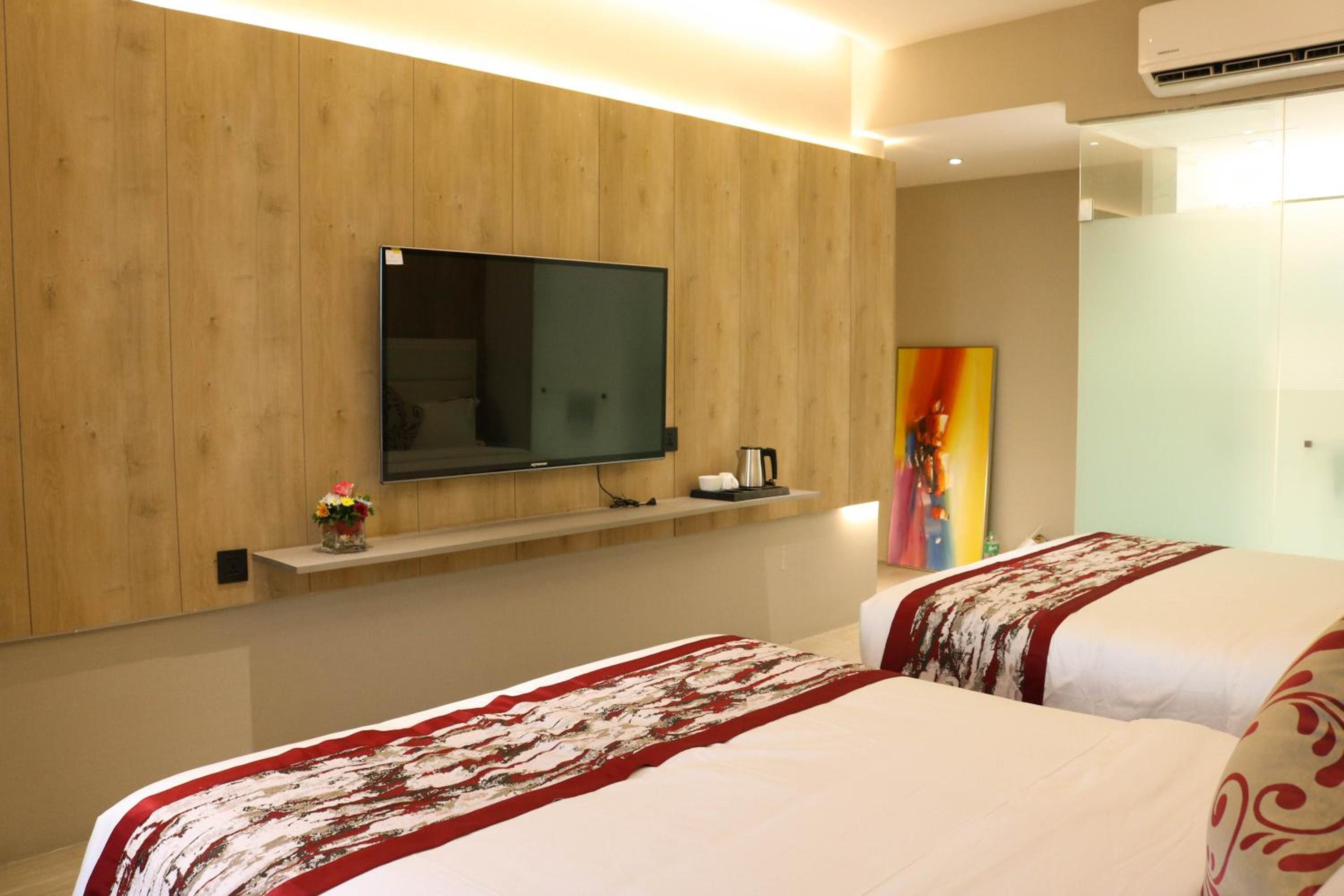 Family, 2 Double Beds, Red Hotel Cubao 5/10
