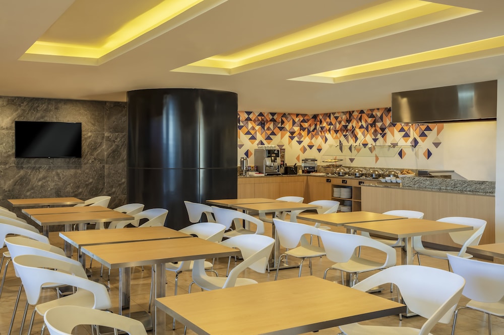 Fiesta Inn Express Queretaro Constituyentes 44/56