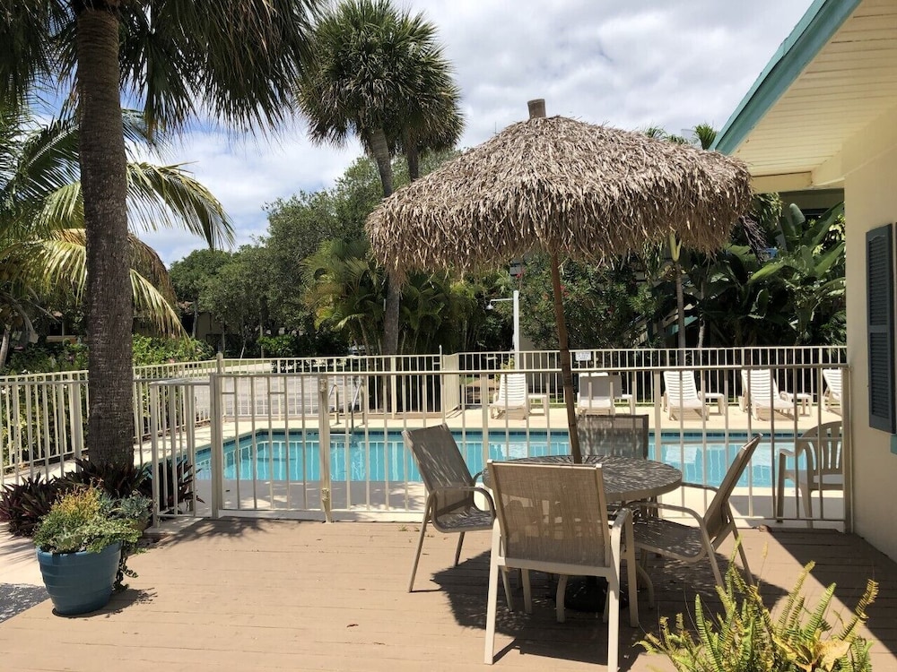 Seaspray Surf Lodge 10/56