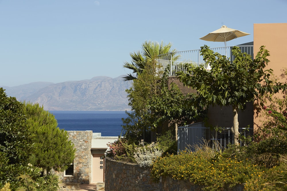 Pleiades Luxurious Villas 40/48