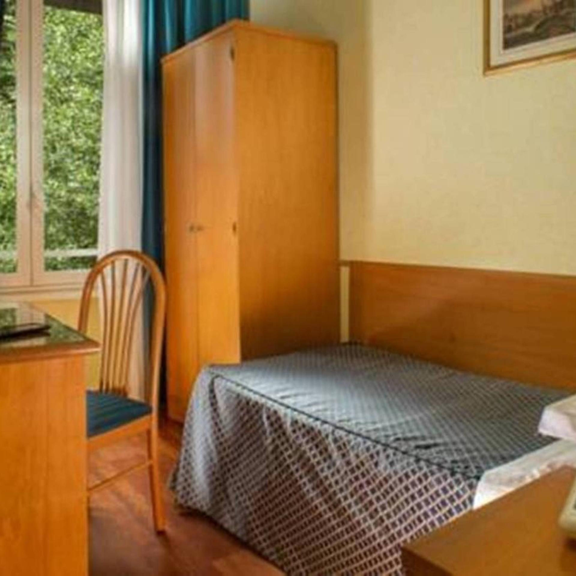 Room, Single, Separate Building