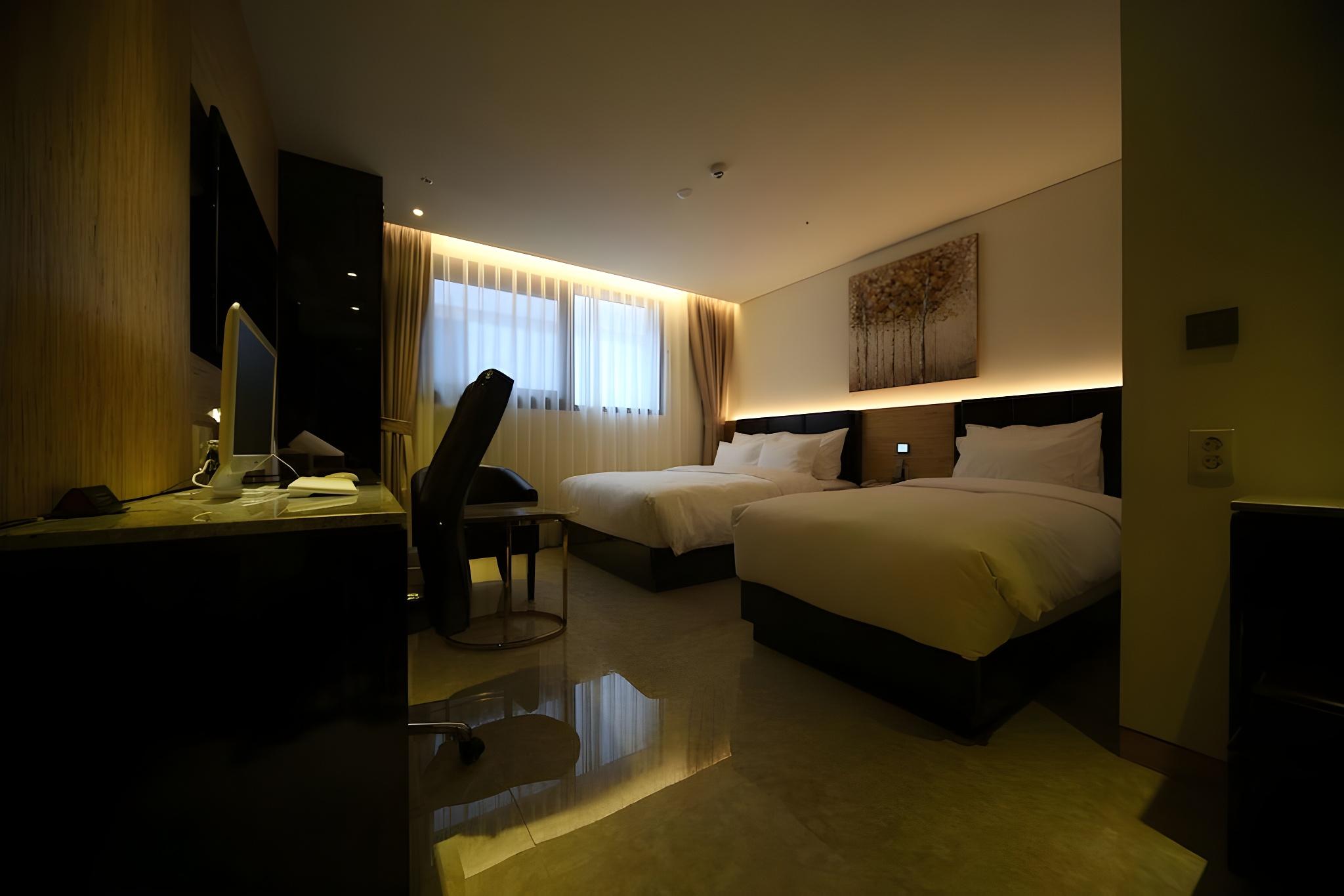 Suite, Multiple Beds