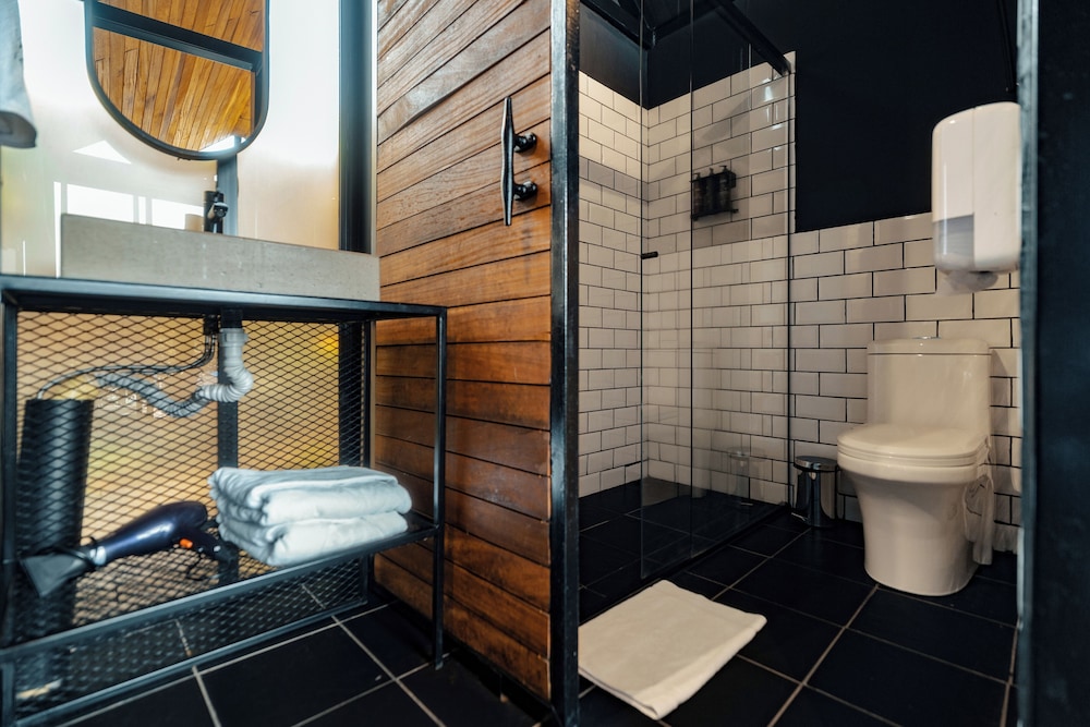 The Boato Hotel 42/46
