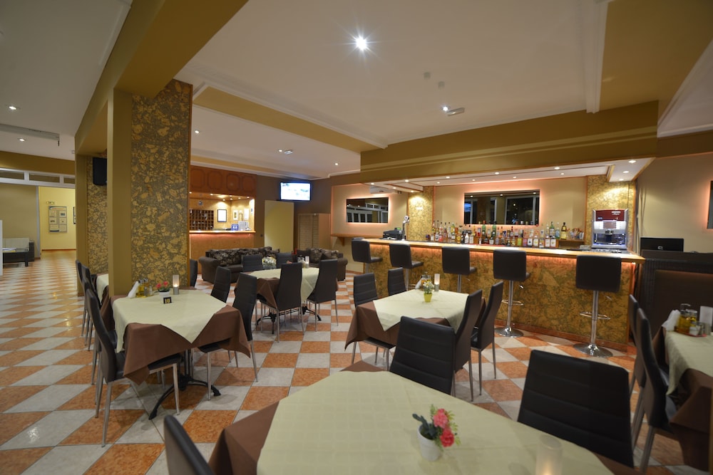 Angelina Hotel and Apartments 44/60