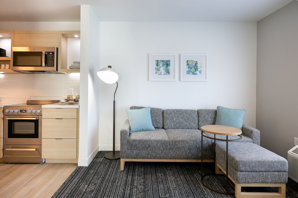 TownePlace Suites Canton Riverstone Parkway 16/38