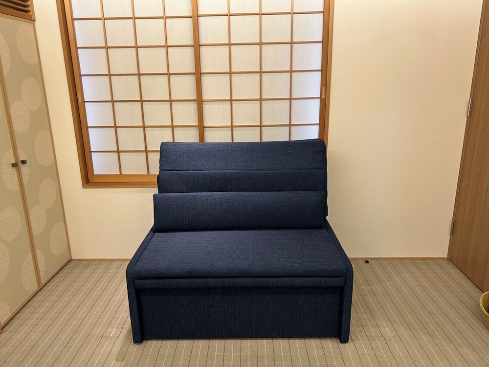 Hachi Inn 23/49