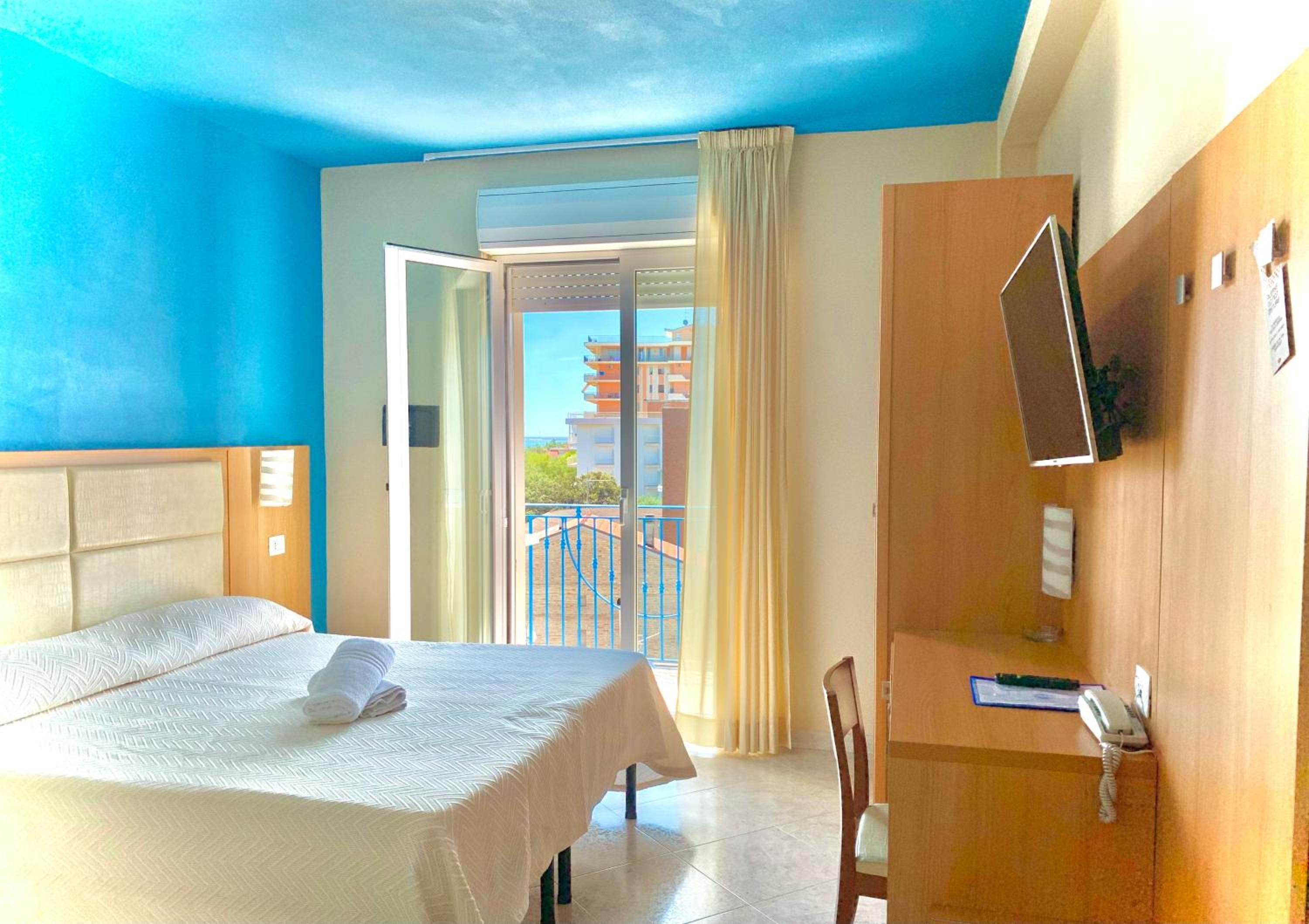 Hotel Ambassador 12/50