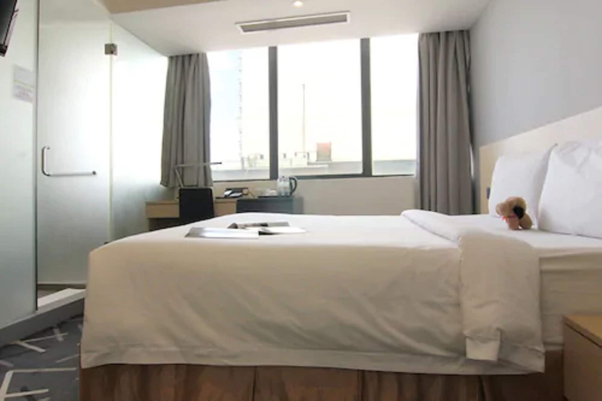 Superior Room (Queen Sized Bed)