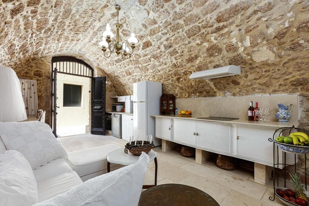 Antonia's House 38/50