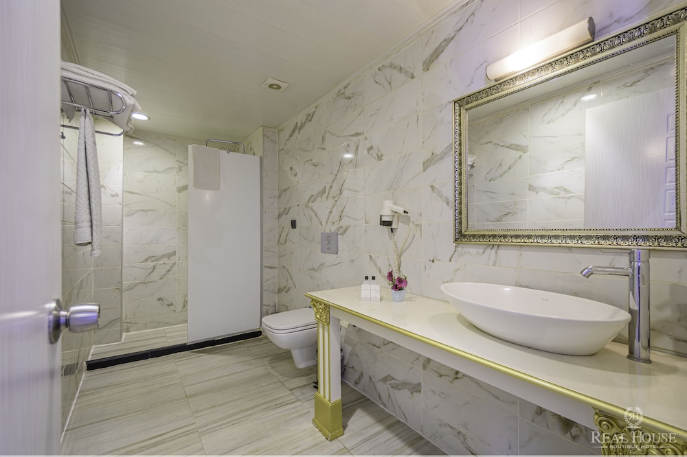 Real House Hotel 15/15