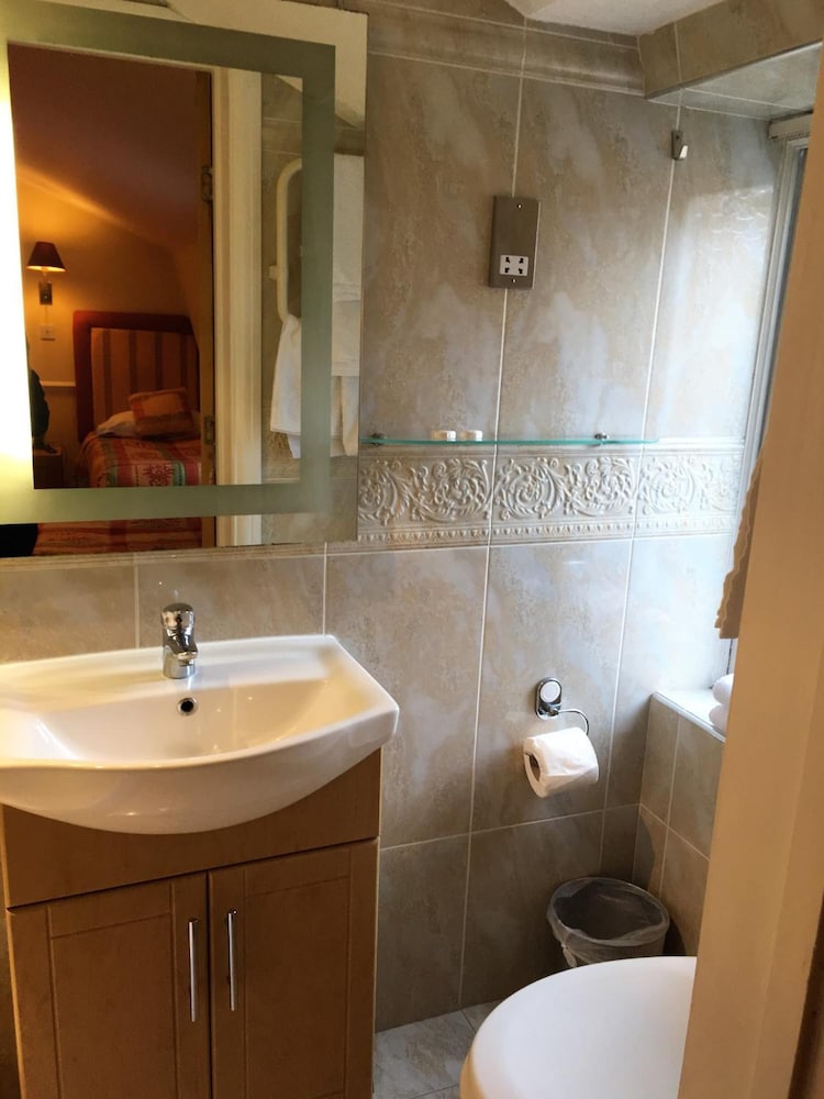 Hyde Park Radnor Hotel 36/40