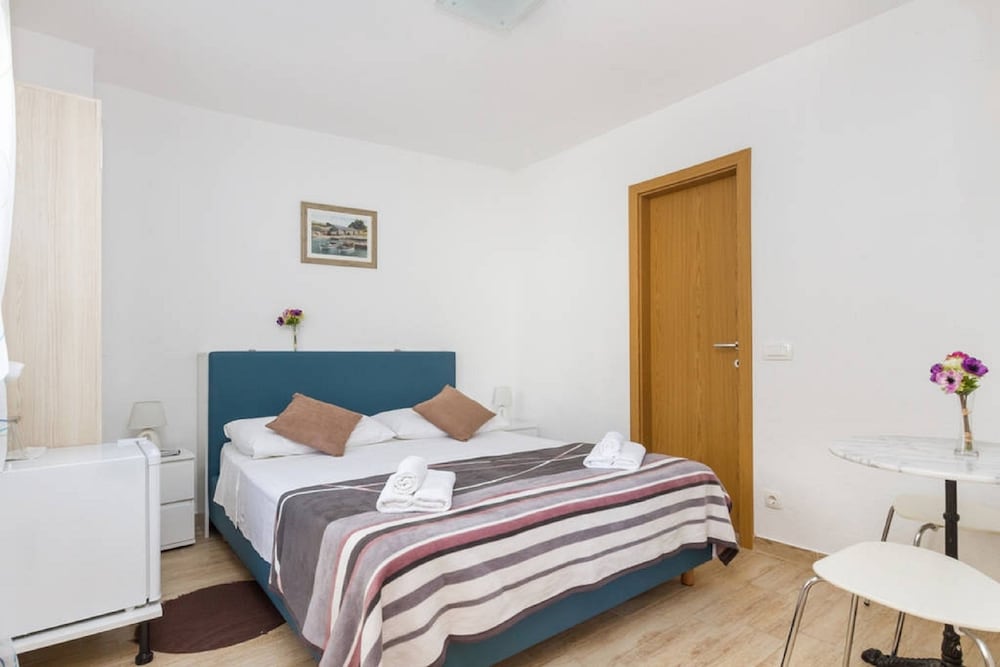 Peruzovic Rooms Apartments 25/70