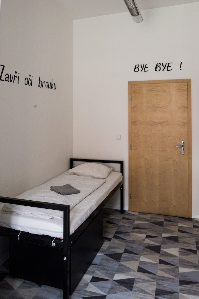 Hostel Eleven 5/48