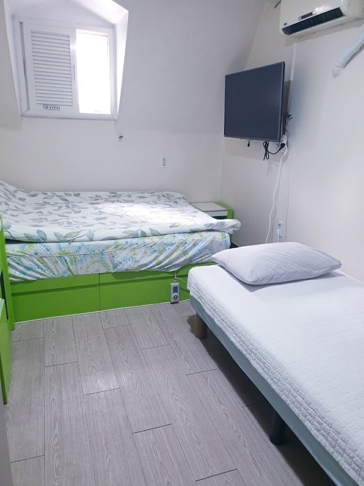 Oppa Hostel 18/50
