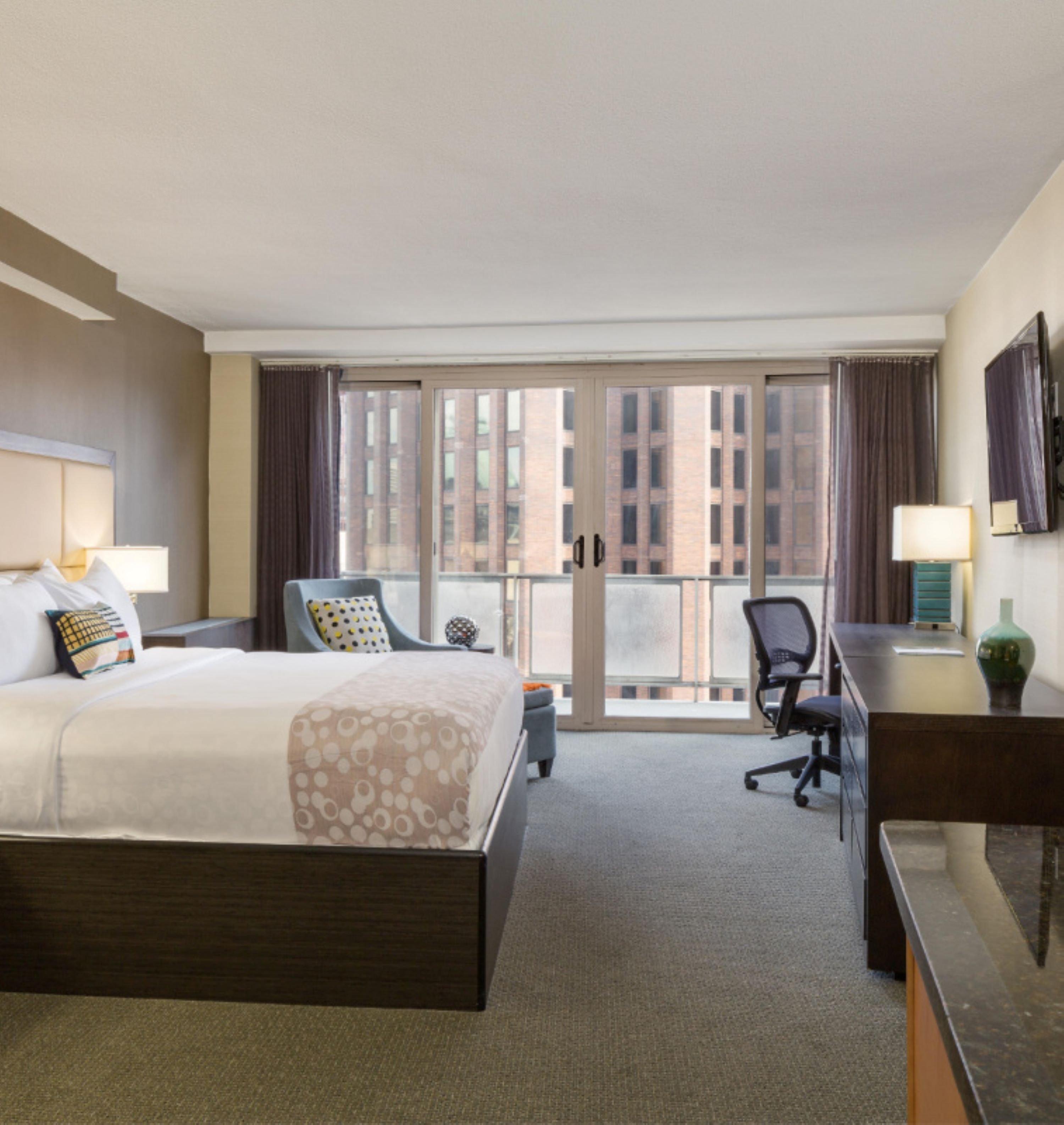 Studio, Suite, King Bed, Balcony