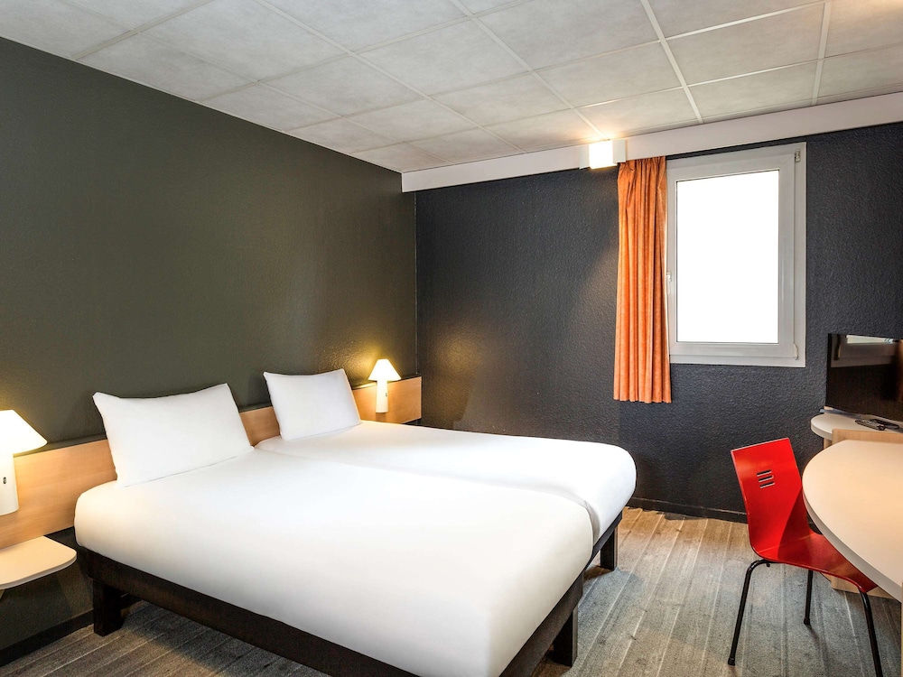 Ibis Lannion Cote De Granit Rose 7/39