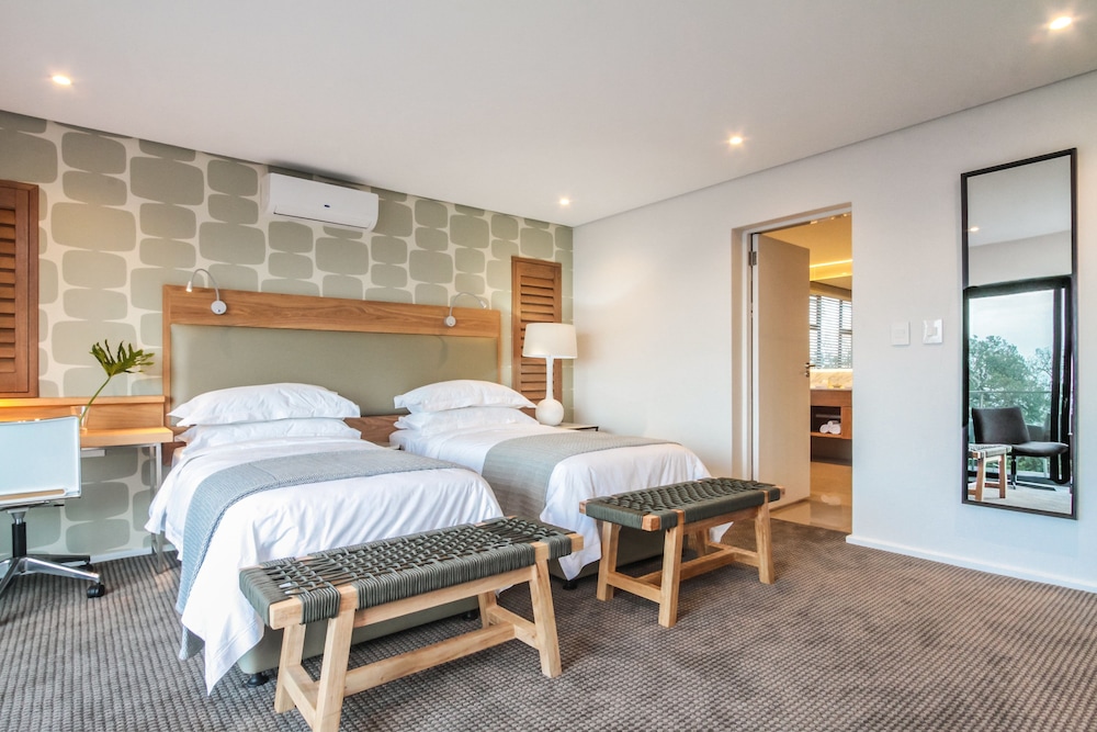 SUPERIOR, SUITE, KING BED, OCEAN VIEW, BALCONY