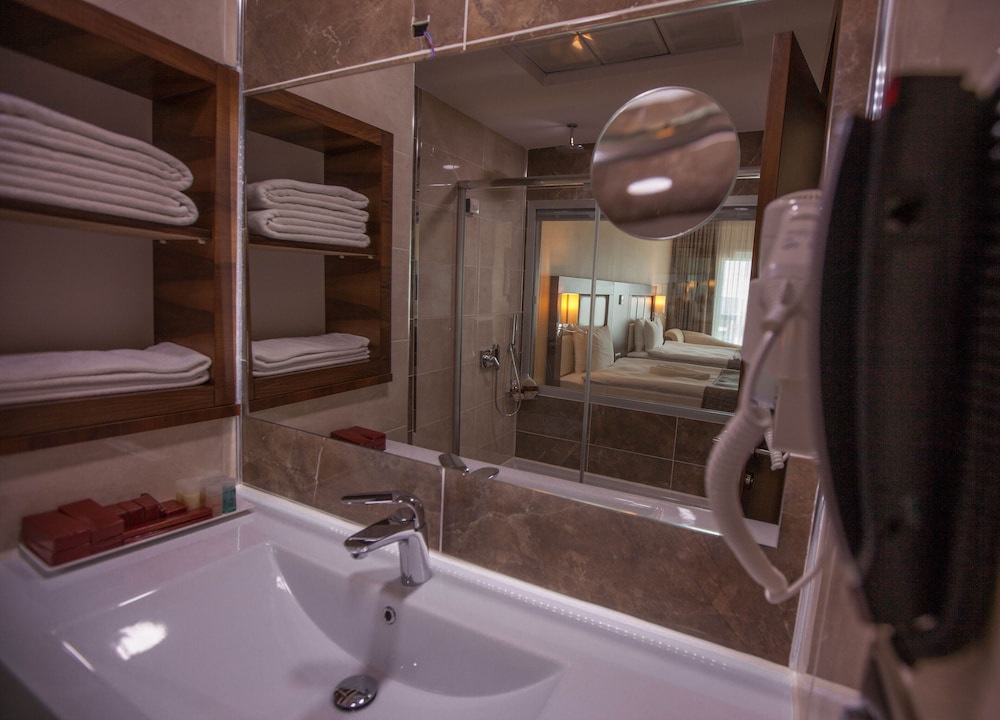 Mittania Regency Hotel 32/33