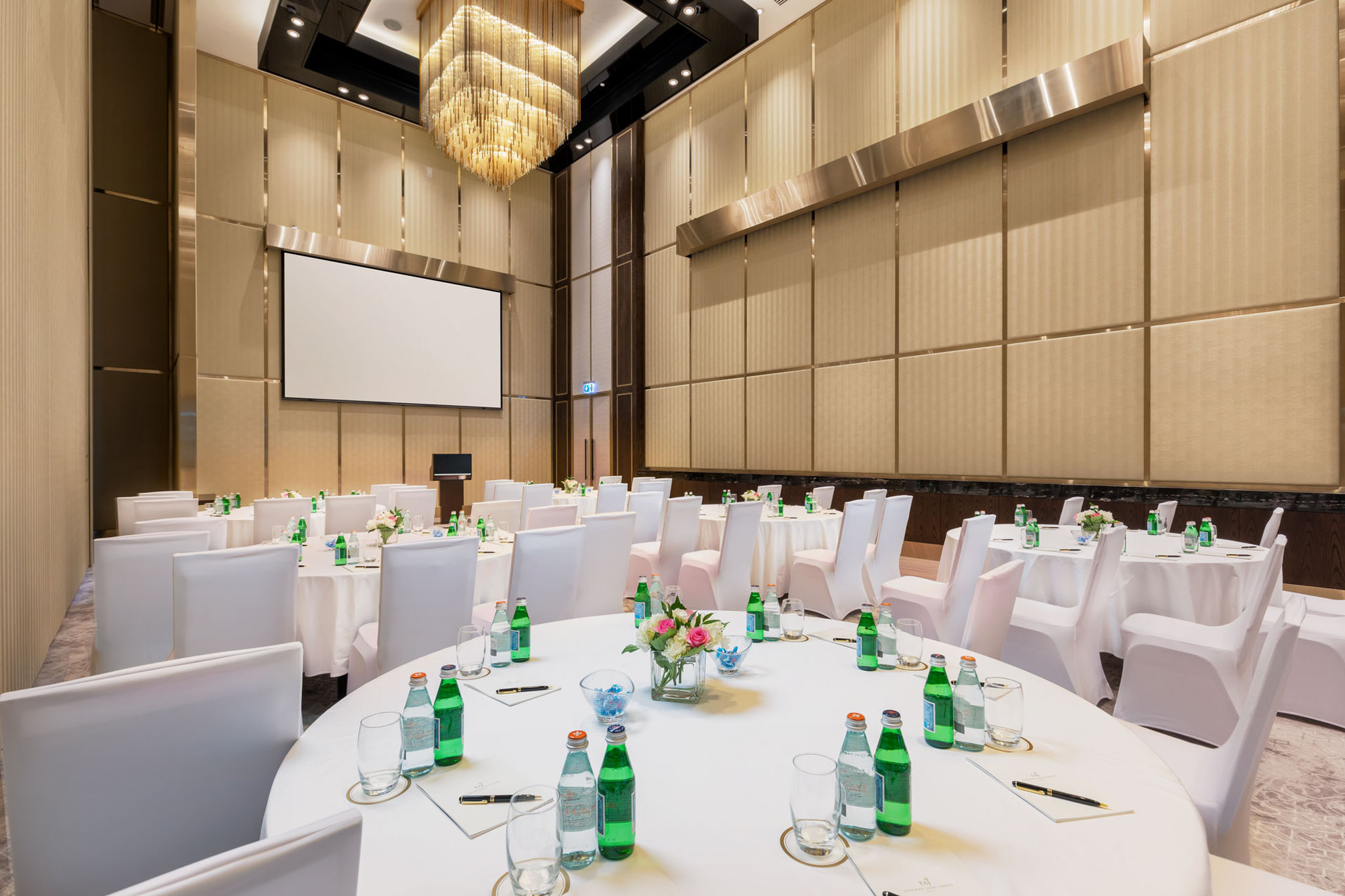 Taj Jumeirah Lakes Towers 66/77