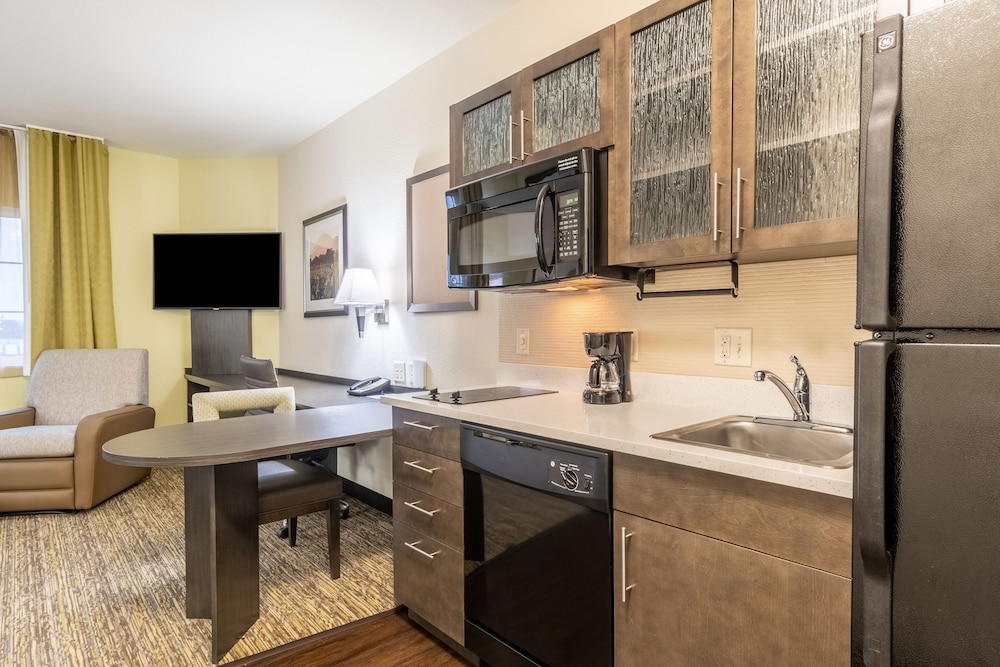 Candlewood Suites 42/48