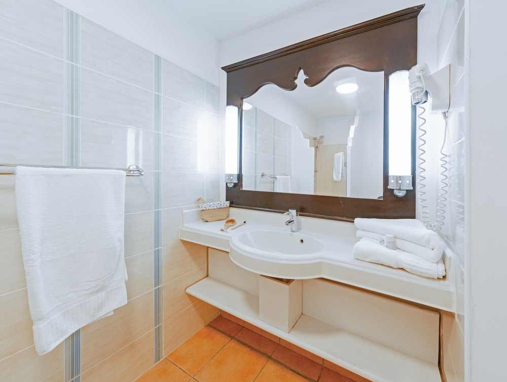 Pierre Vacances Sainte Anne Holiday Village 48/50