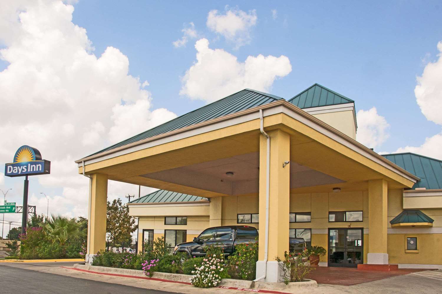 Days Inn by Wyndham Central San Antonio NW Medical Center 2/40