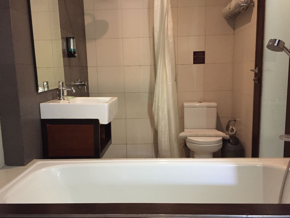SURIS BOUTIQUE HOTEL 50/50