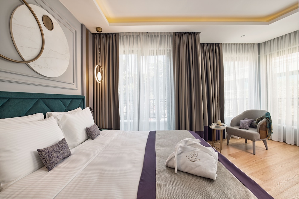LA FLEUR BOUTIQUE HOTEL 3/21