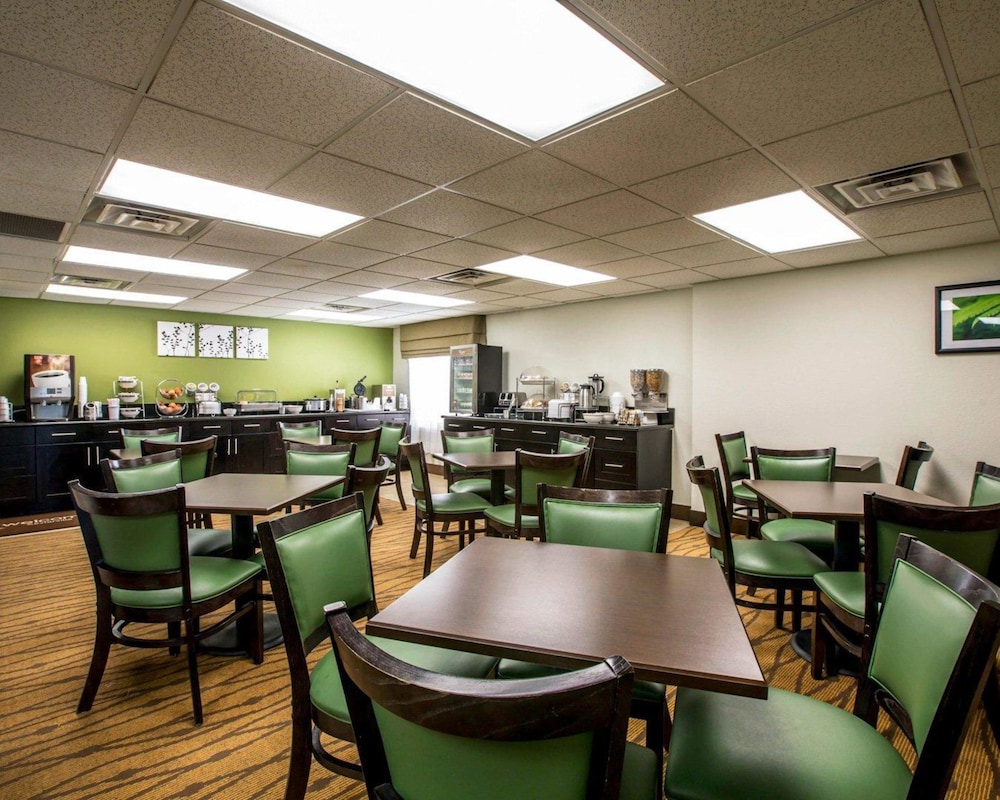 Clarion Pointe Sevierville-Pigeon Forge 33/43